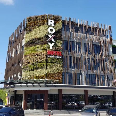 Roxy Hotel Padungan Кучинг Екстериор снимка