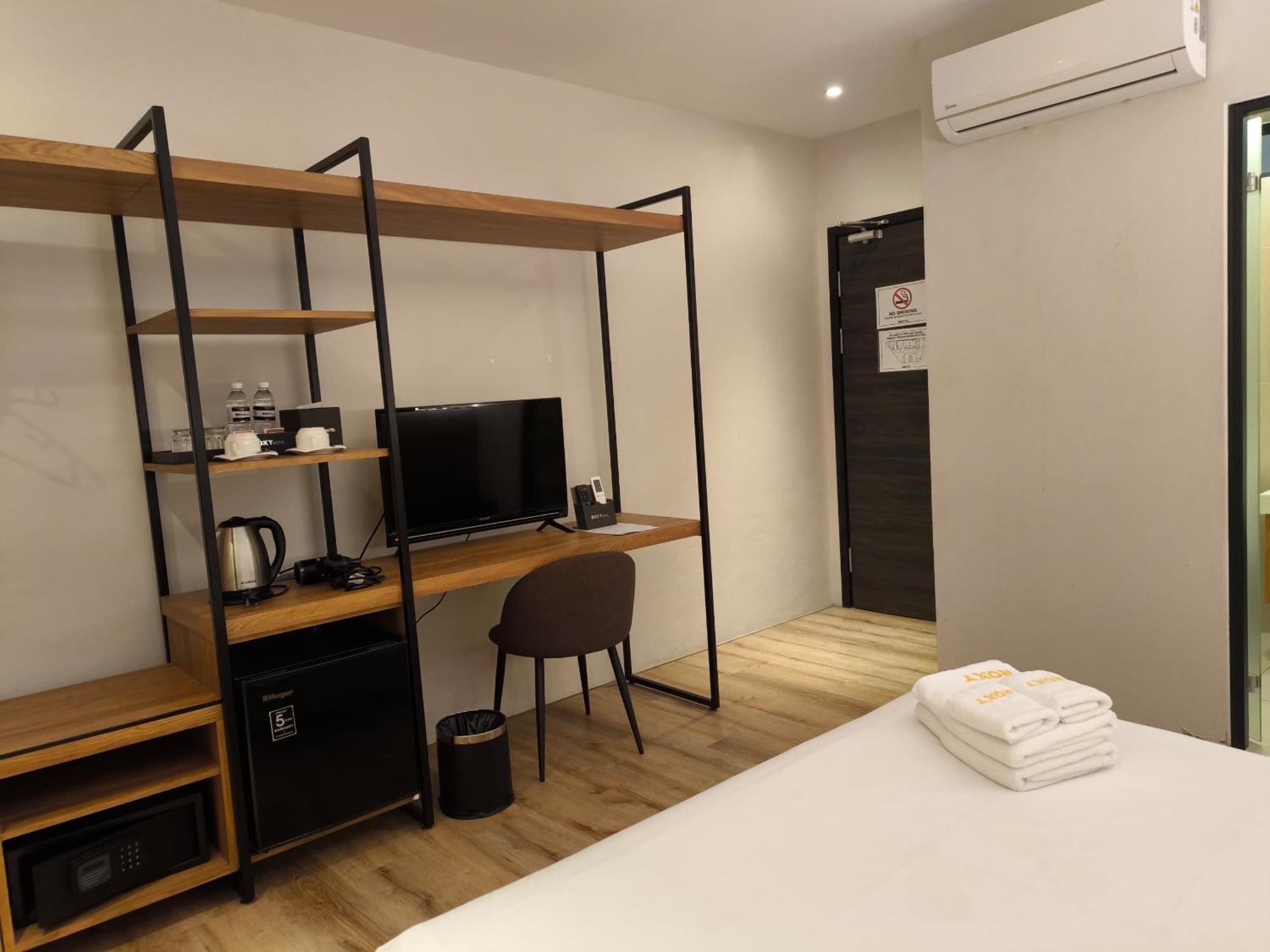 Roxy Hotel Padungan Кучинг Екстериор снимка