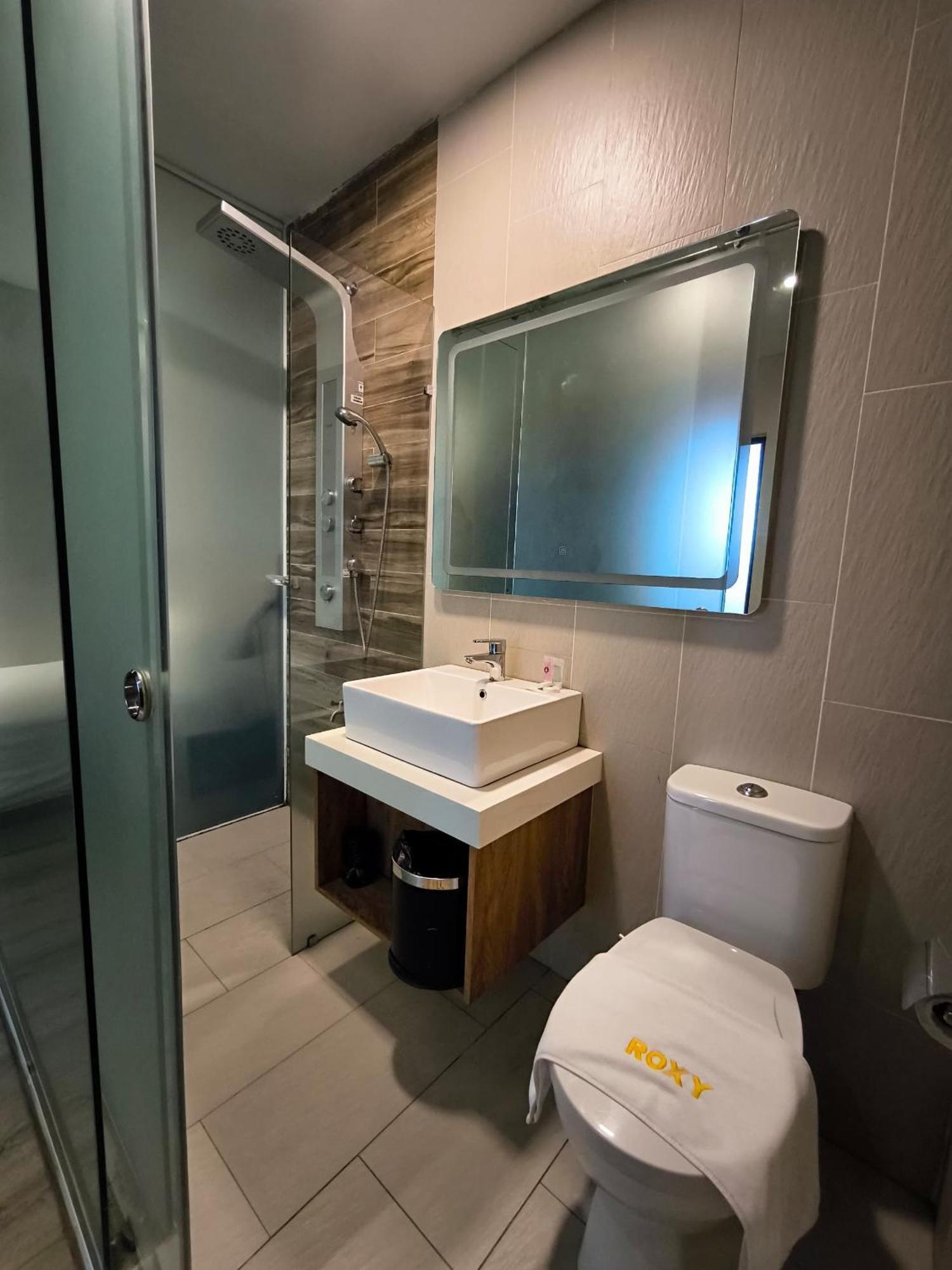 Roxy Hotel Padungan Кучинг Екстериор снимка
