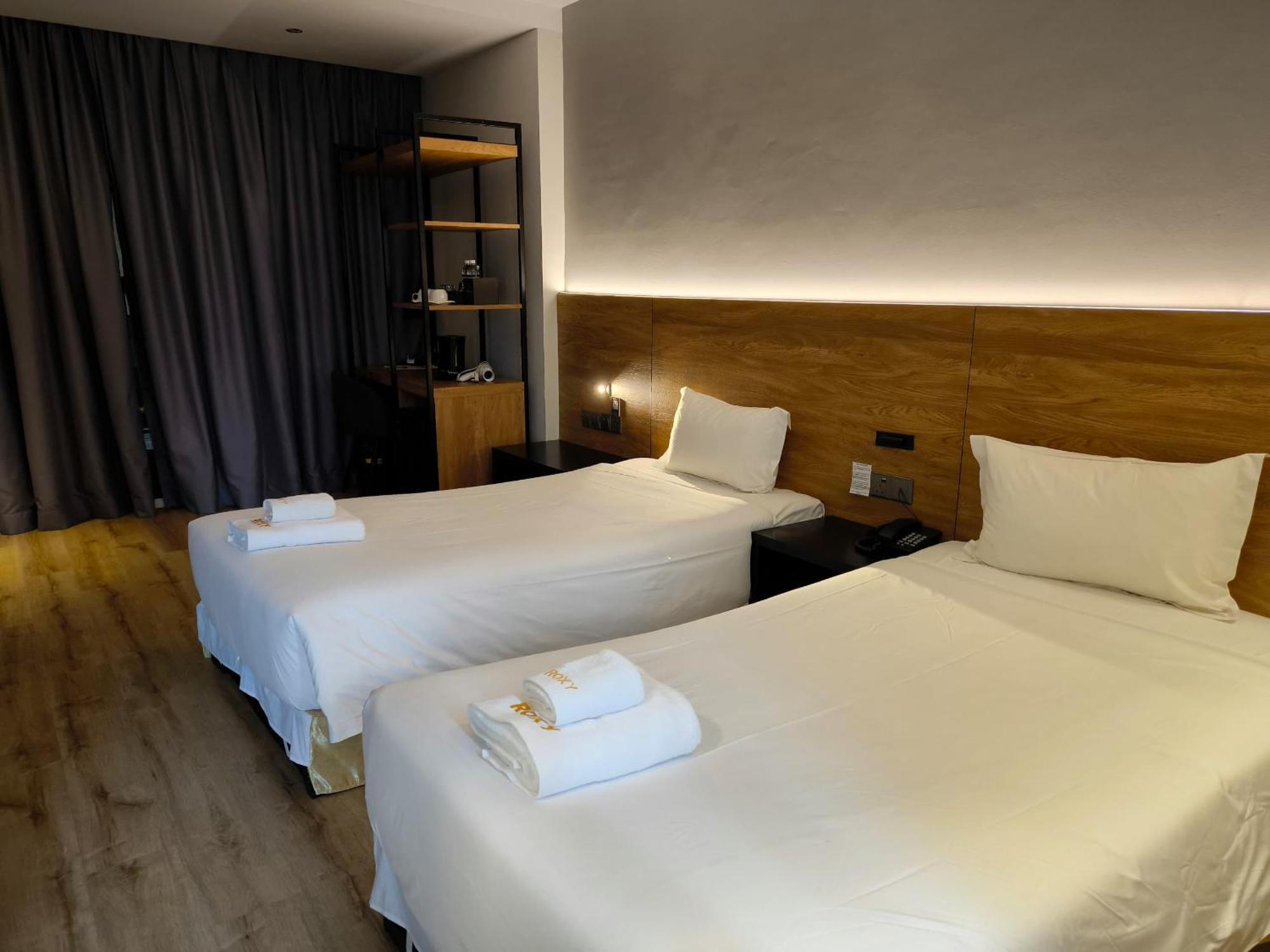 Roxy Hotel Padungan Кучинг Екстериор снимка