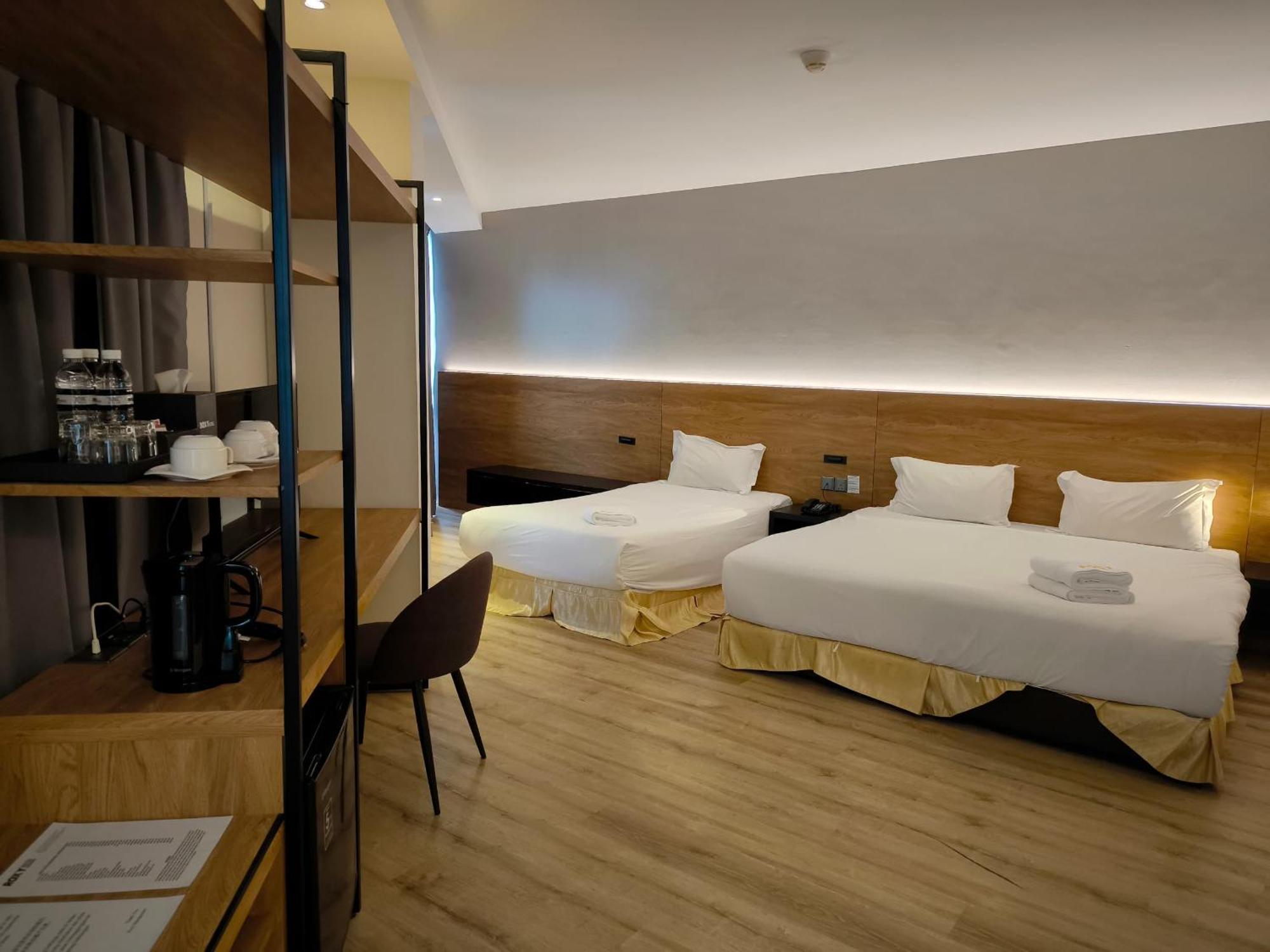 Roxy Hotel Padungan Кучинг Екстериор снимка