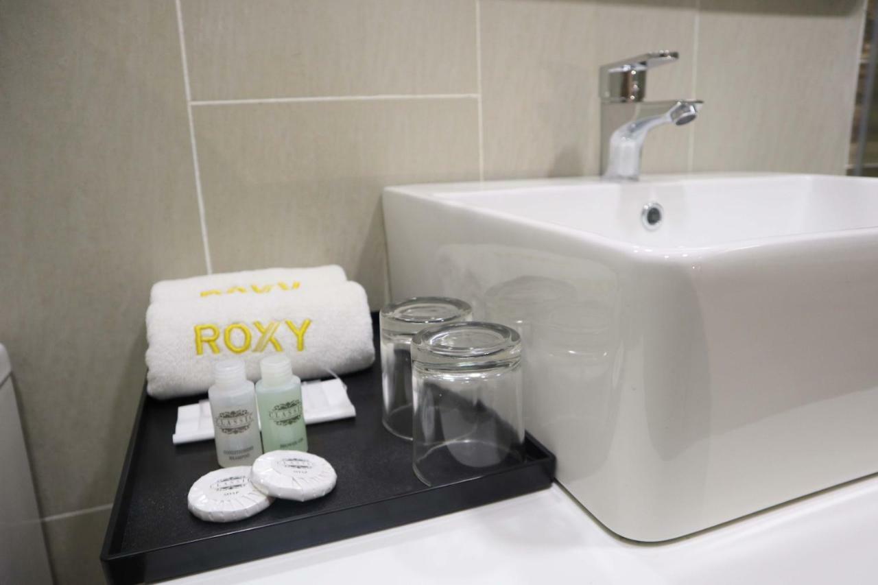 Roxy Hotel Padungan Кучинг Екстериор снимка