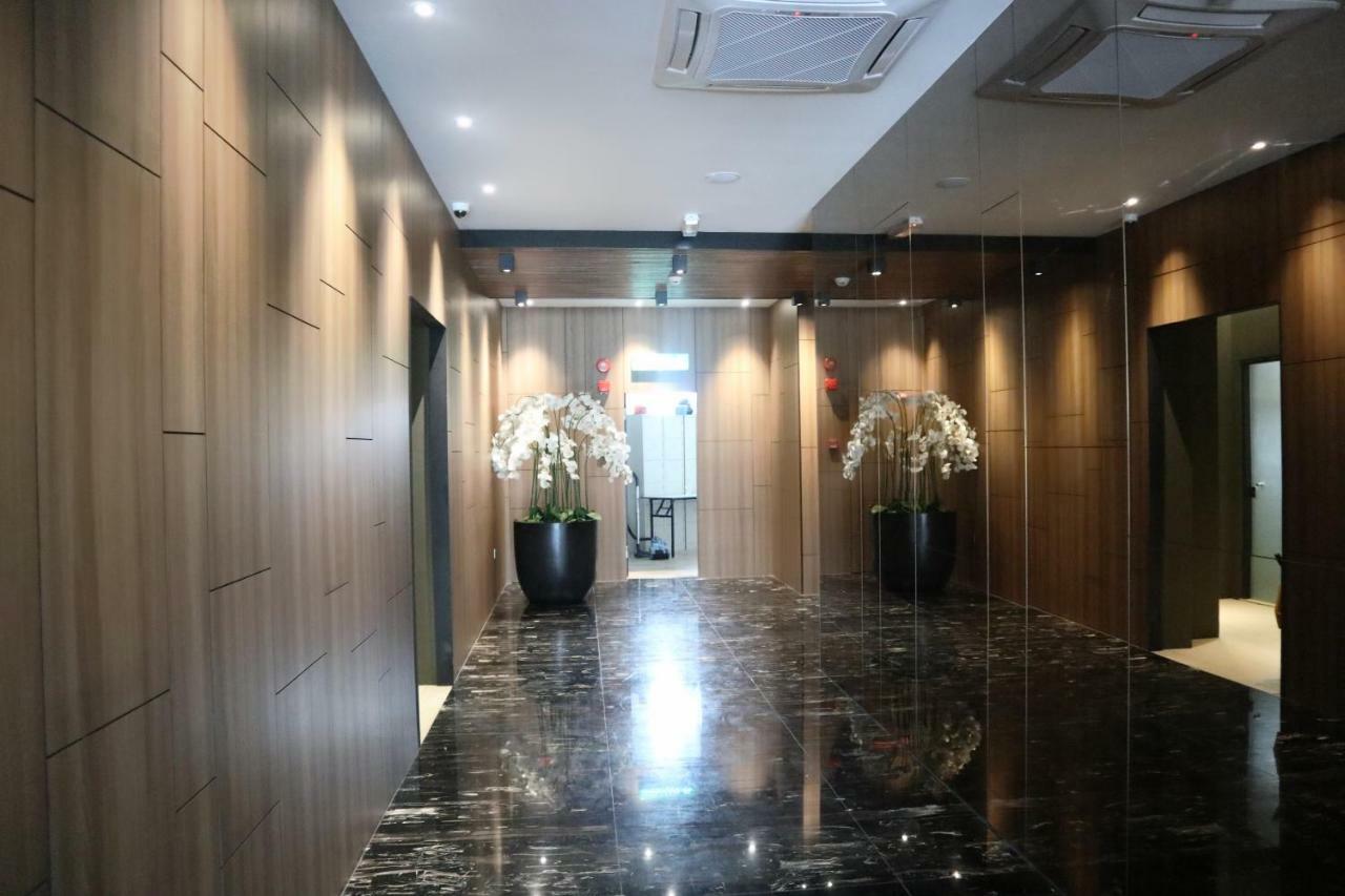 Roxy Hotel Padungan Кучинг Екстериор снимка