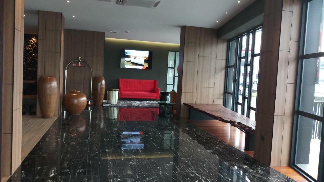 Roxy Hotel Padungan Кучинг Екстериор снимка