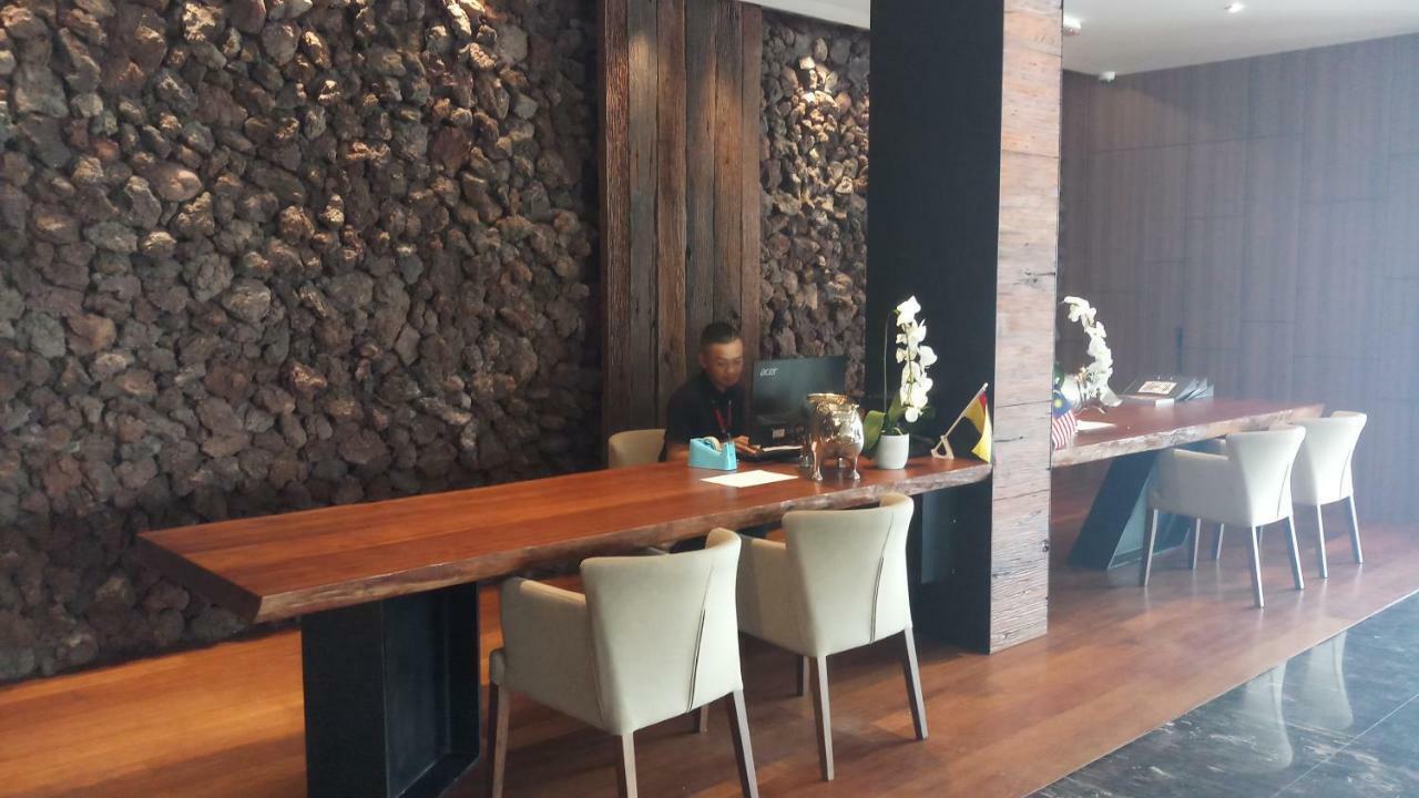 Roxy Hotel Padungan Кучинг Екстериор снимка