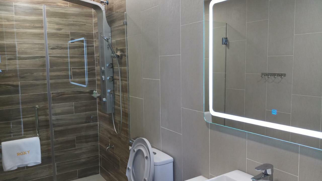 Roxy Hotel Padungan Кучинг Екстериор снимка