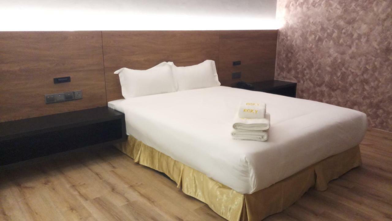 Roxy Hotel Padungan Кучинг Екстериор снимка