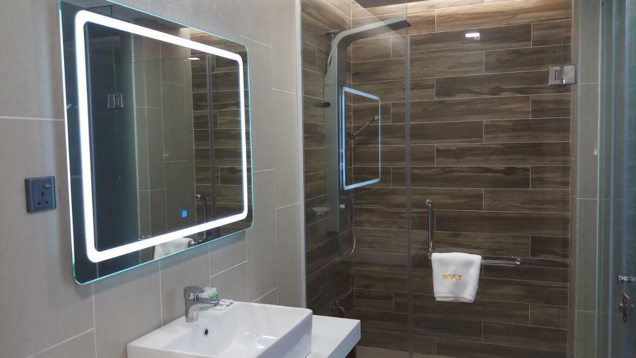 Roxy Hotel Padungan Кучинг Екстериор снимка