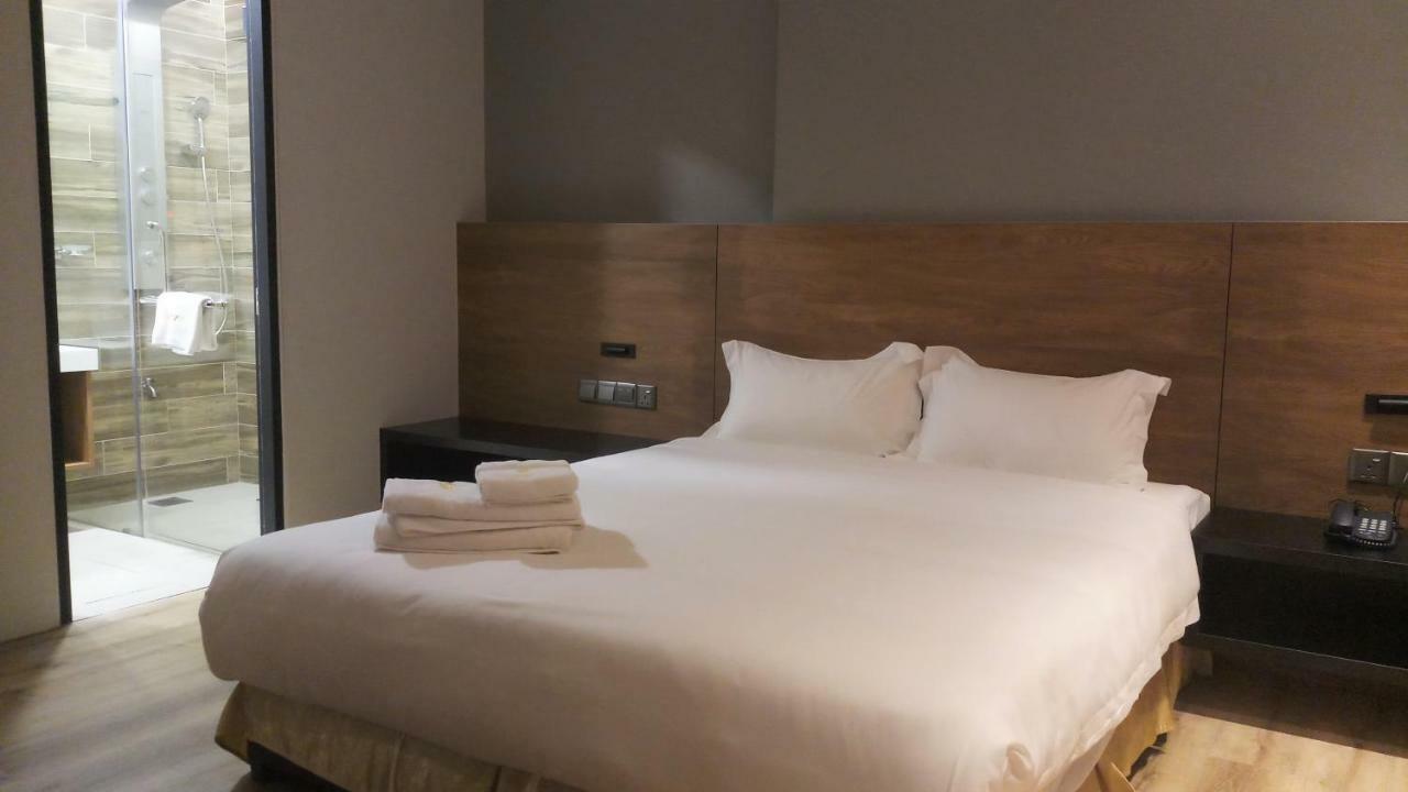 Roxy Hotel Padungan Кучинг Екстериор снимка