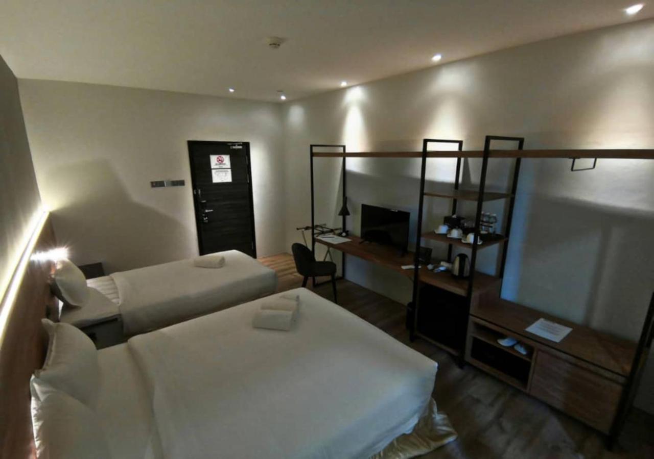 Roxy Hotel Padungan Кучинг Екстериор снимка
