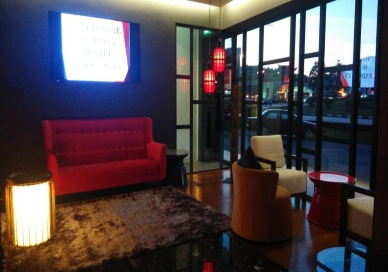 Roxy Hotel Padungan Кучинг Екстериор снимка